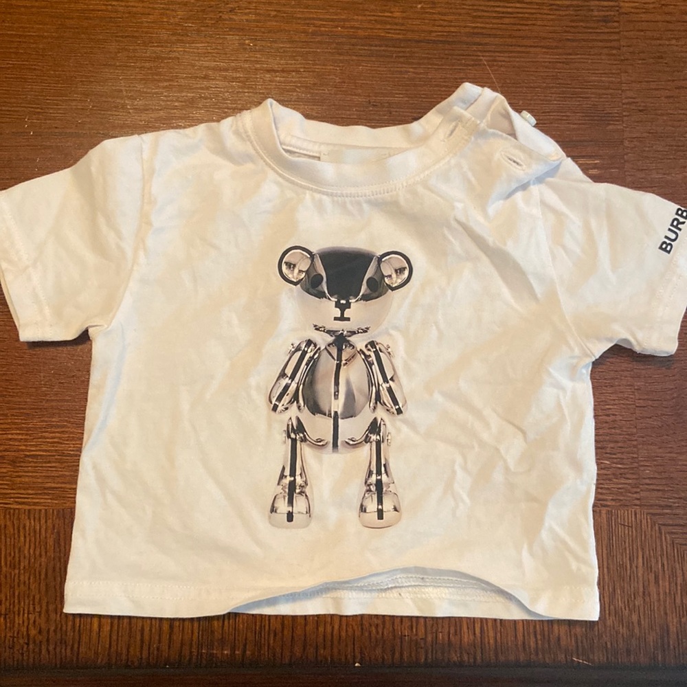 Baby Burberry Tshirt. 6month